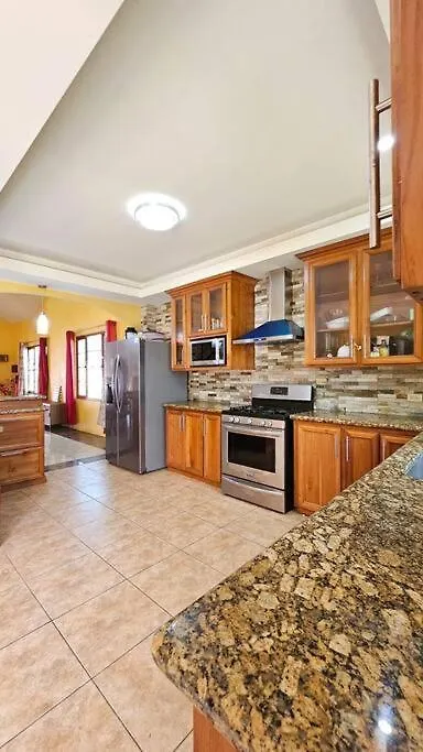 Samuel'S Place - Central, Modern, 3 Bedroom 3Ba, Gated Felicity